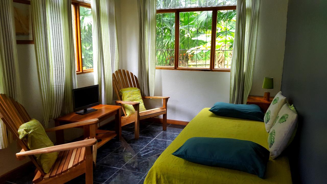 3 Bamboo Eco Lodge Cahuita Exterior photo