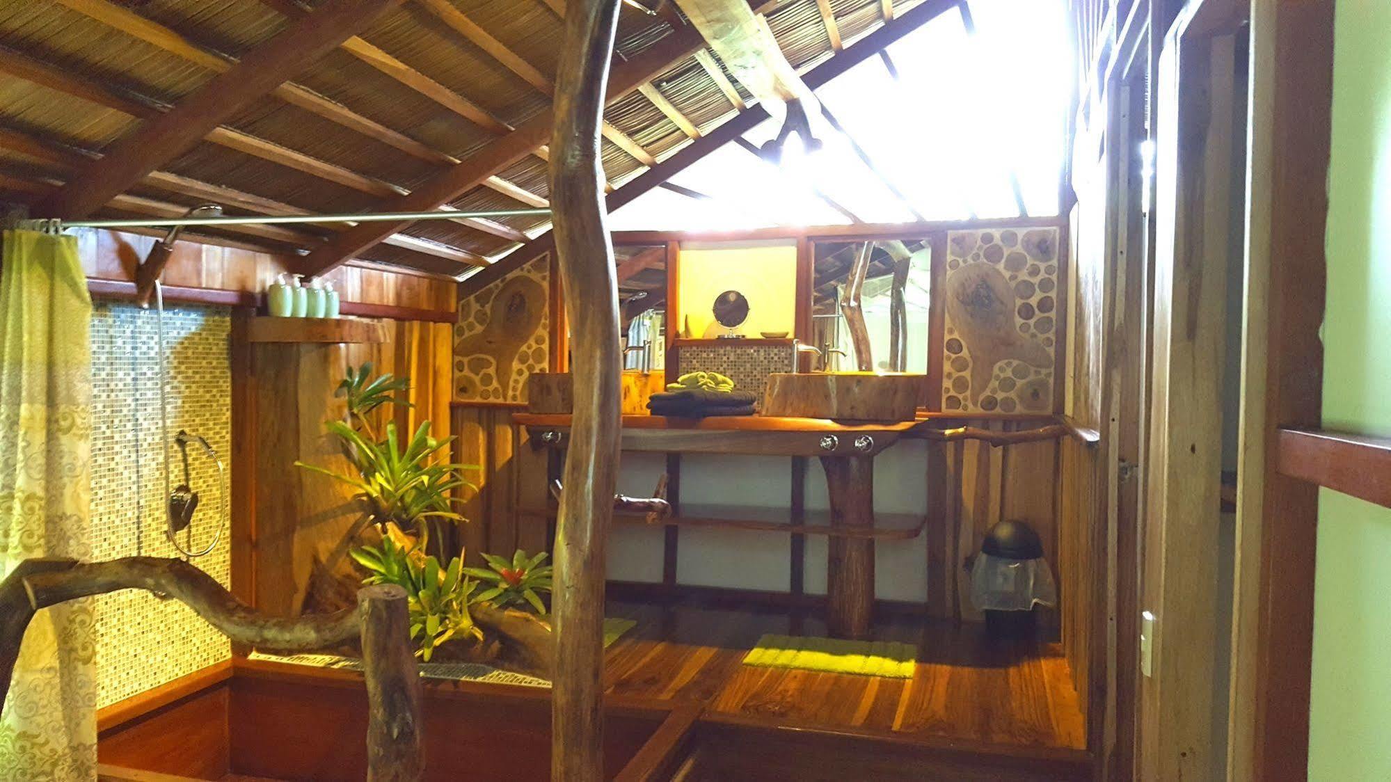 3 Bamboo Eco Lodge Cahuita Exterior photo