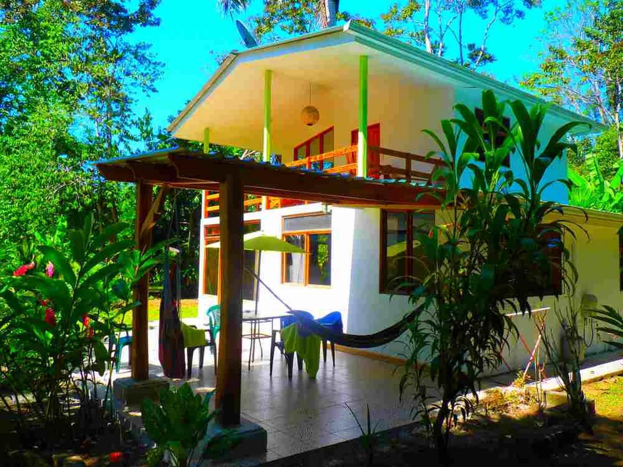 3 Bamboo Eco Lodge Cahuita Exterior photo