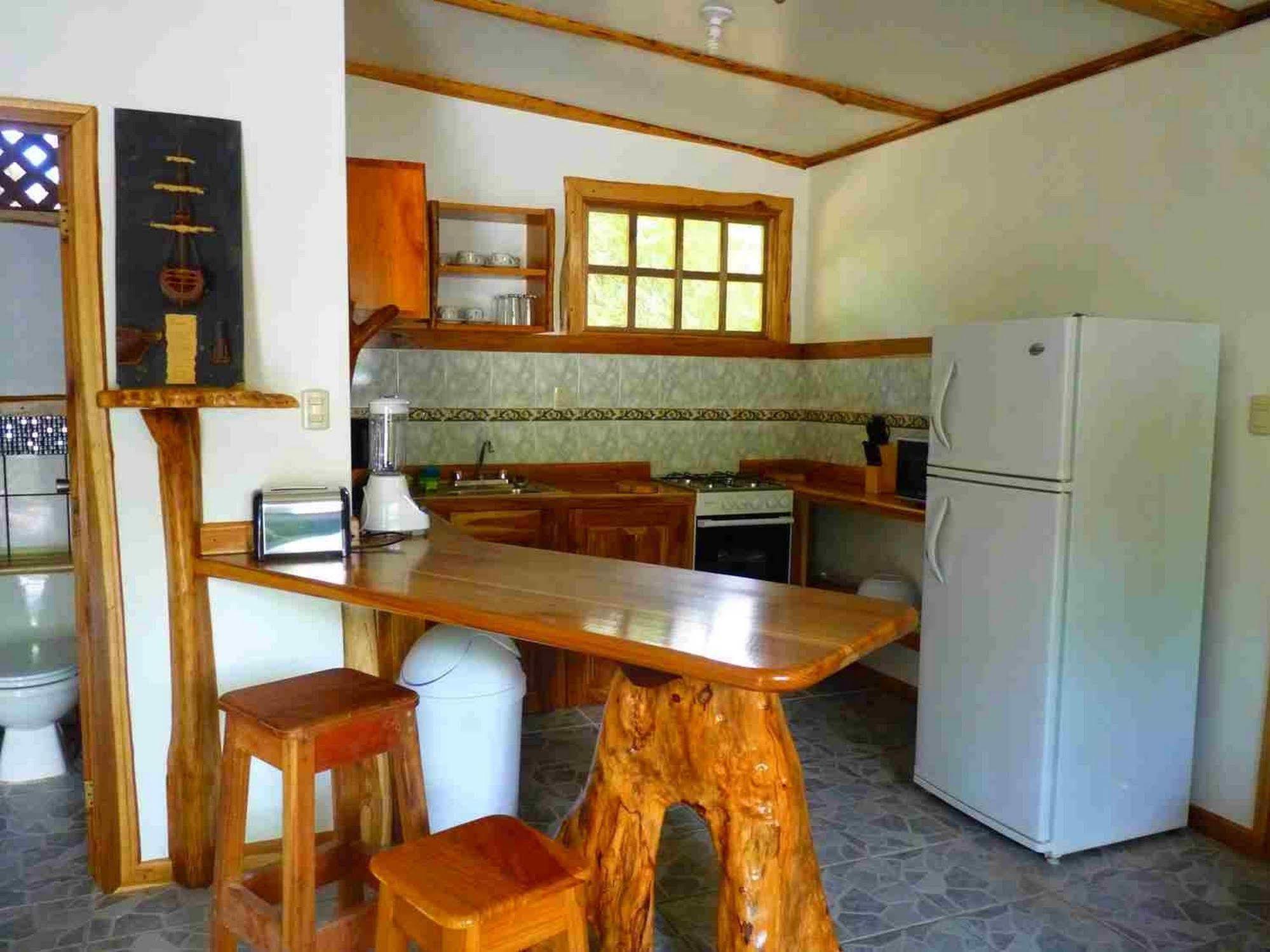 3 Bamboo Eco Lodge Cahuita Exterior photo