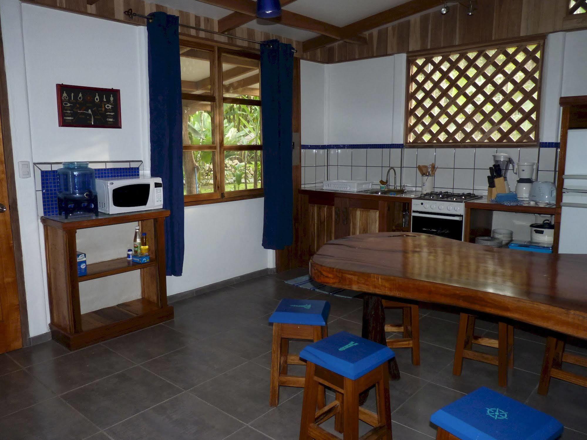 3 Bamboo Eco Lodge Cahuita Exterior photo
